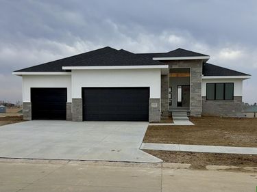 11722 S 124th Avenue, Papillion, NE 68046