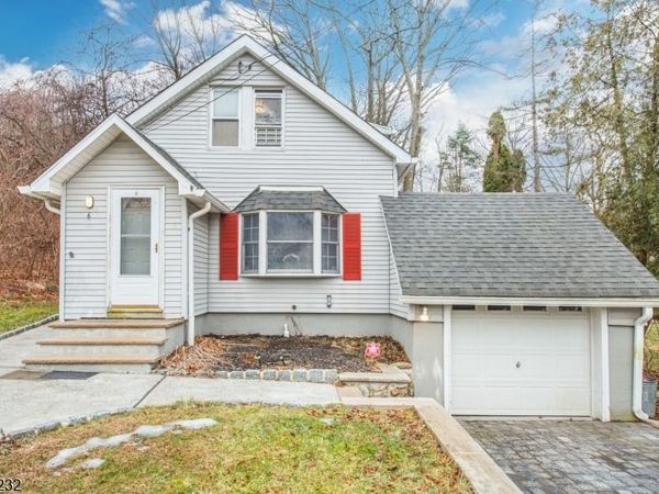 6 Forest Rd, Mount Olive, NJ 07828