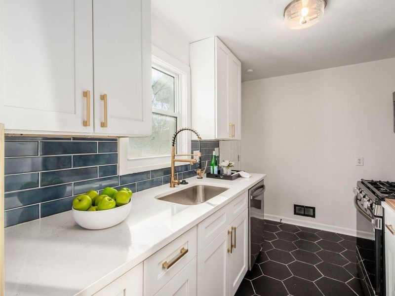 669 Brookside Drive, Columbus, OH 43209 Photo 13