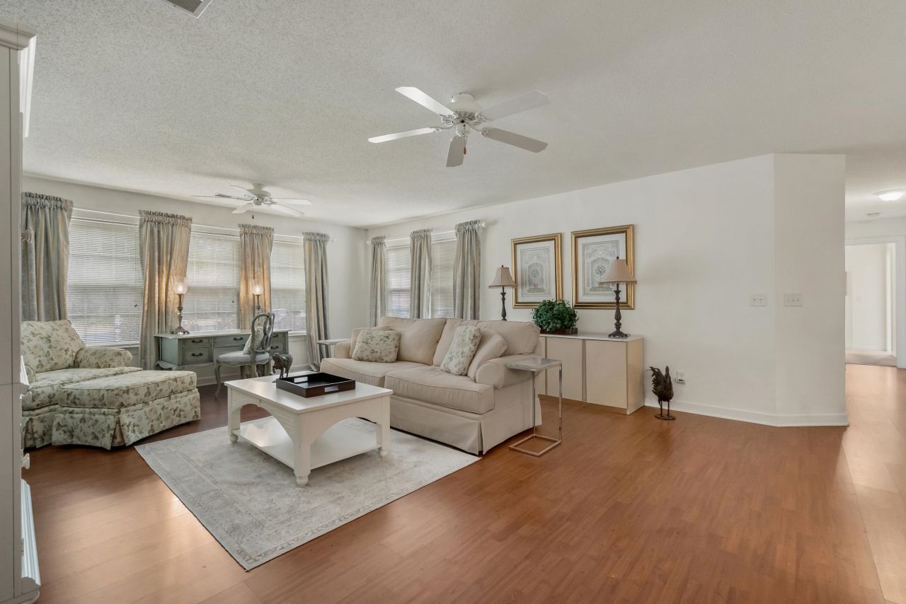 4323 Lotus Ct. Photo 10