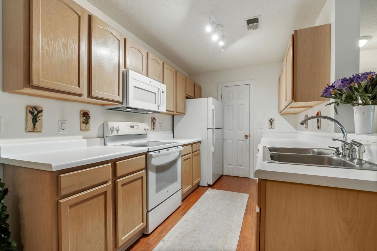 4323 Lotus Ct. Photo 17