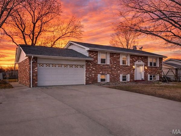 5304 Dixon Drive, Godfrey, IL 62035