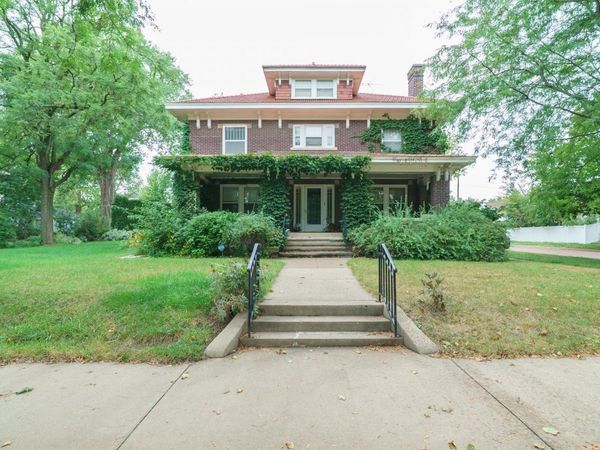 2423 JACKSON ST, Sioux City, IA 51104