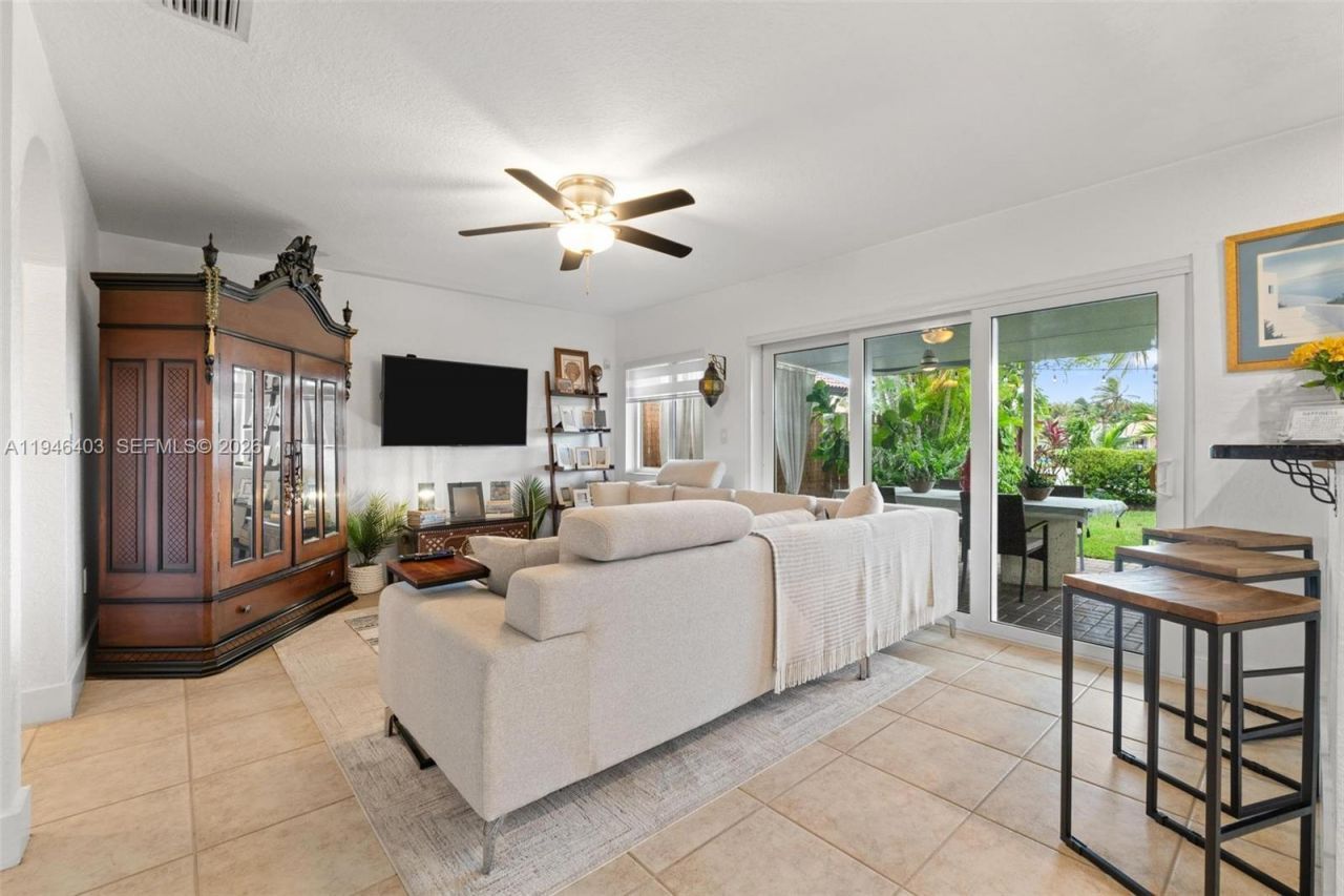 11950 SW 135th Ter, Miami, FL 33186 Photo