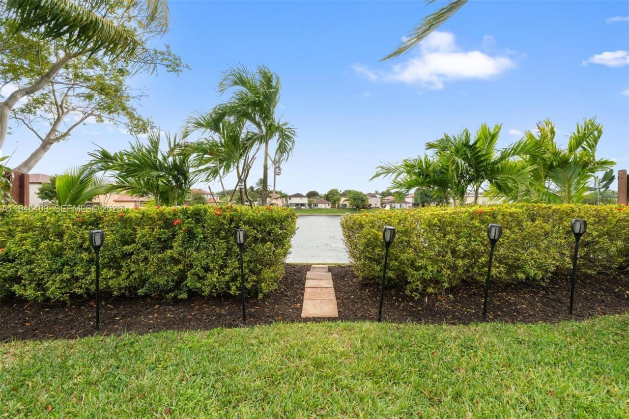 11950 SW 135th Ter, Miami, FL 33186 Photo