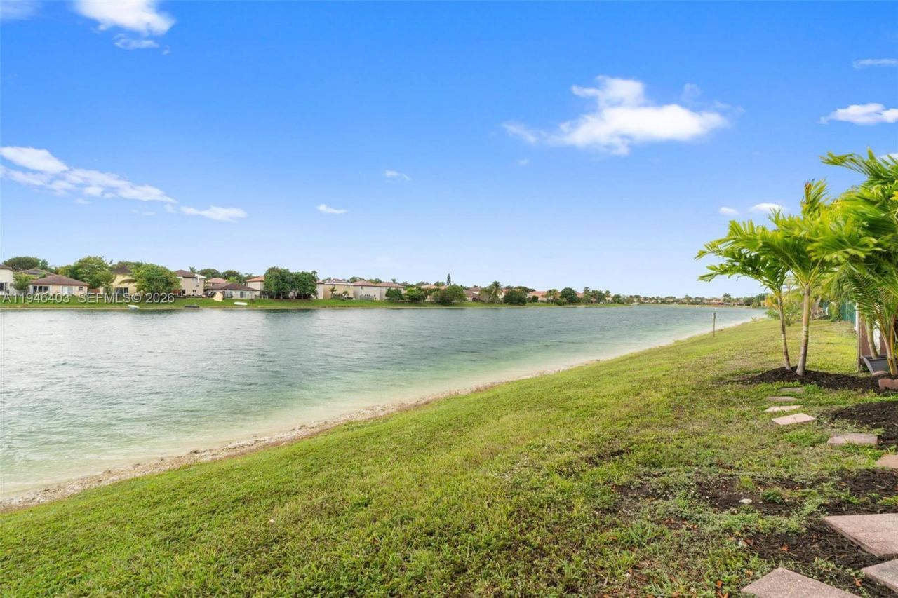 11950 SW 135th Ter, Miami, FL 33186 Photo