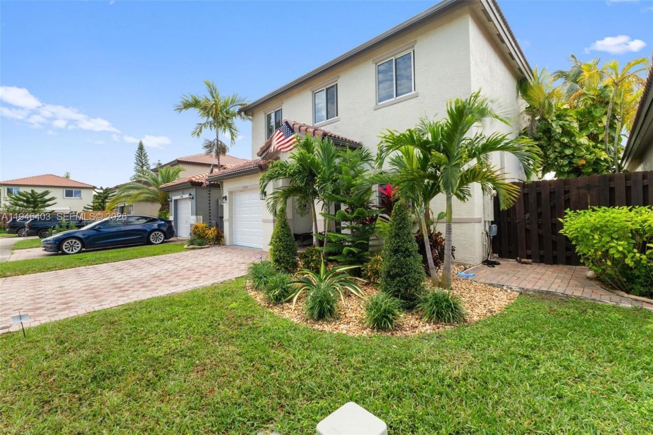 11950 SW 135th Ter, Miami, FL 33186 Photo