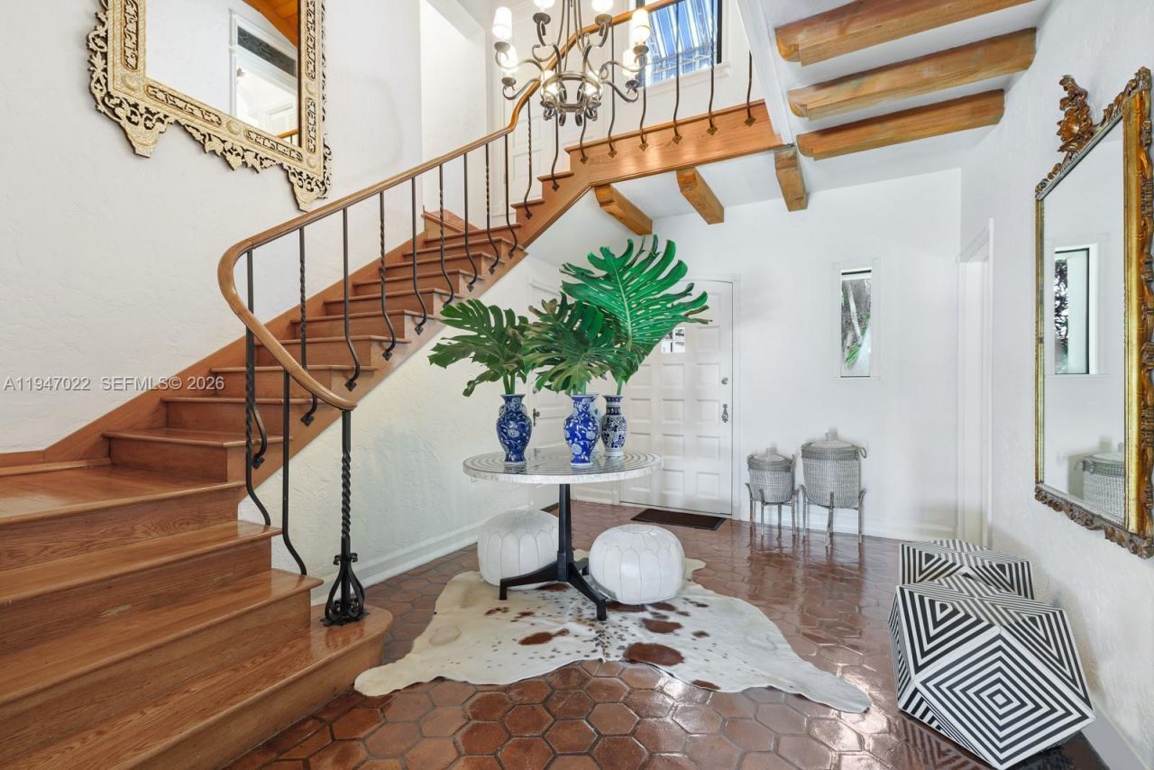 56 S Hibiscus Dr, Miami Beach, FL 33139 Photo