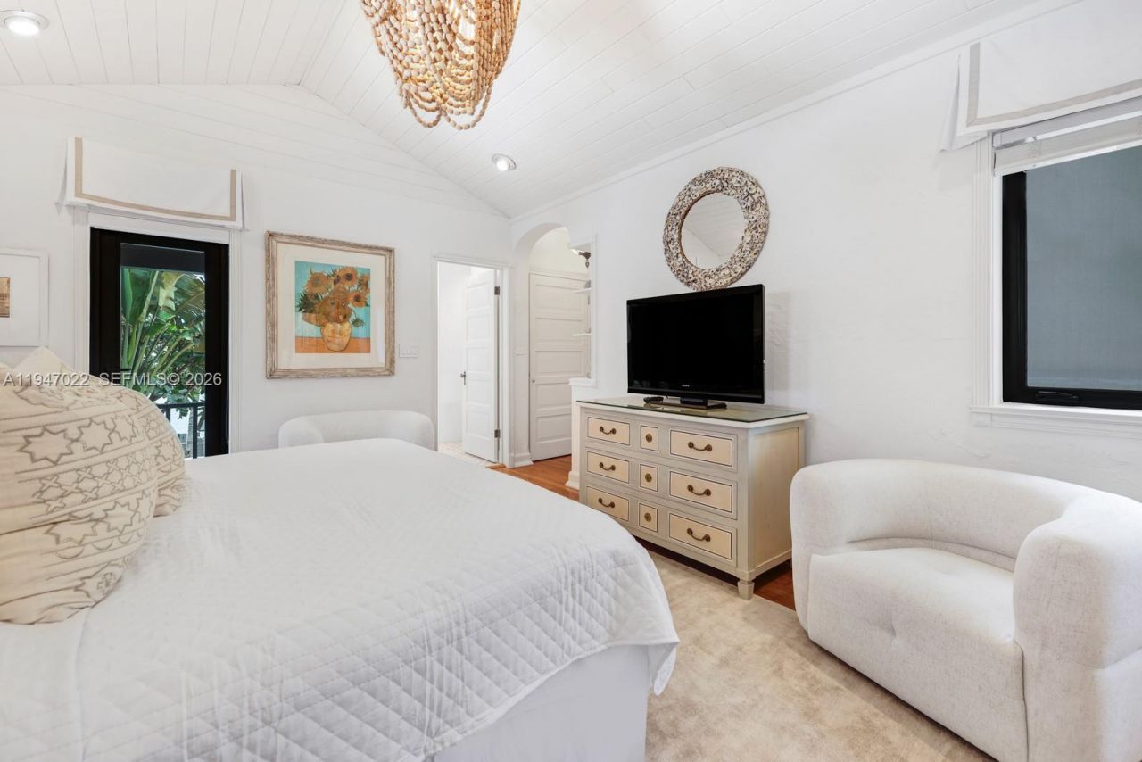 56 S Hibiscus Dr , Miami Beach, FL 33139 Photo