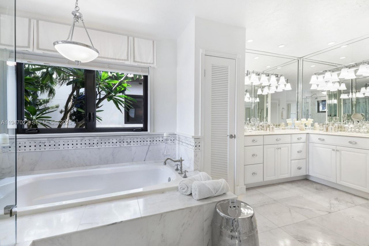 56 S Hibiscus Dr, Miami Beach, FL 33139 Photo