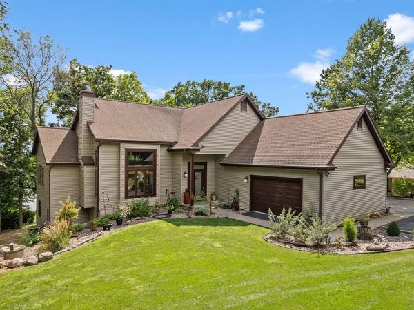 W10725 Wildwood Way, Poynette, WI 53955