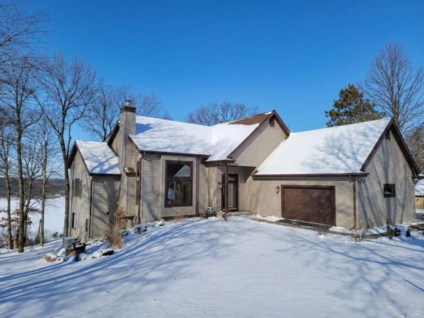 W10725 Wildwood Way, Poynette, WI 53955