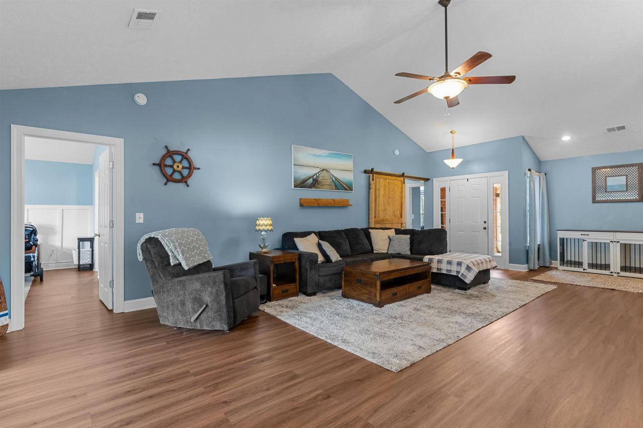 305 Duel Ct. Photo 4