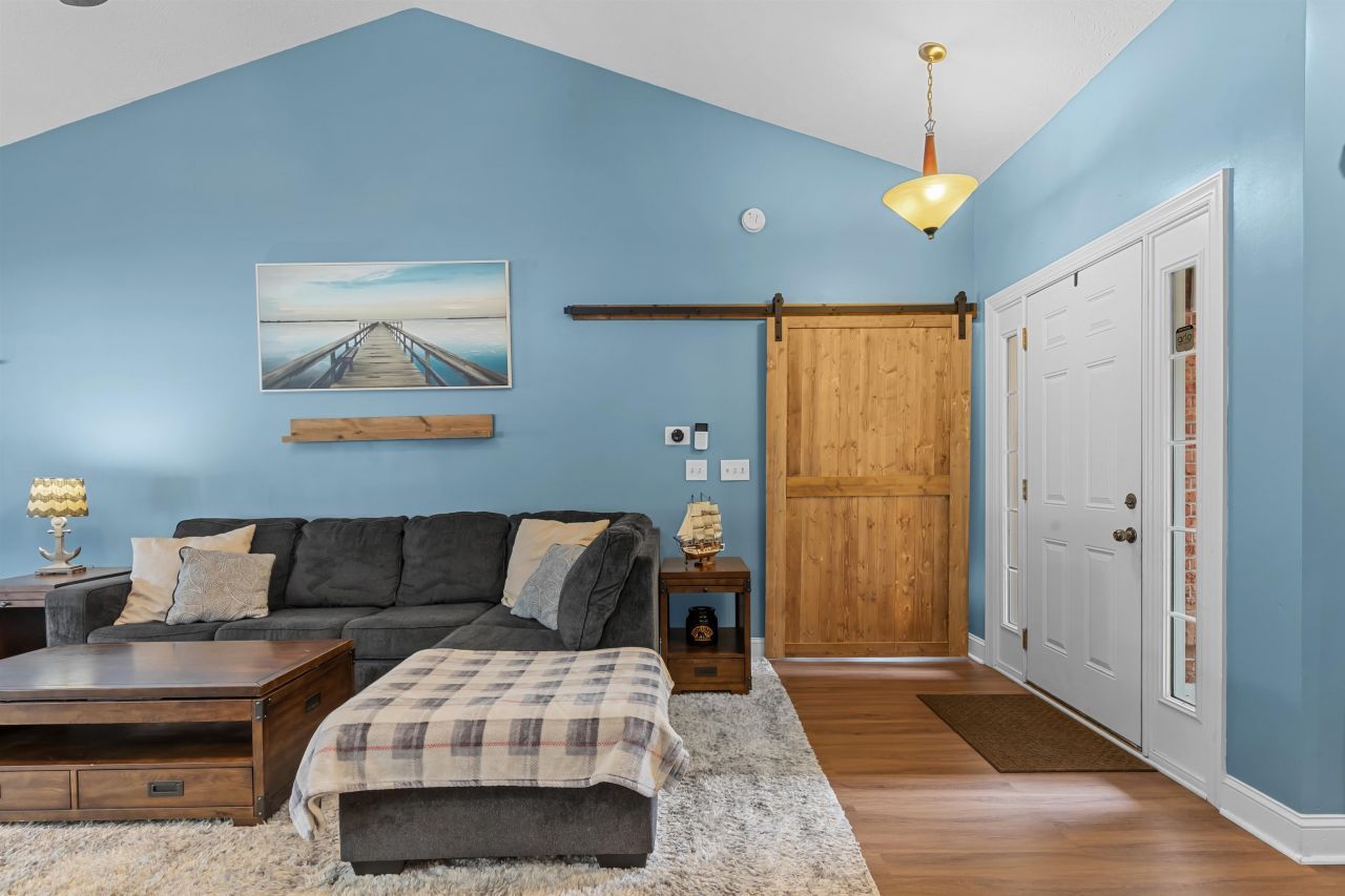 305 Duel Ct. Photo 5