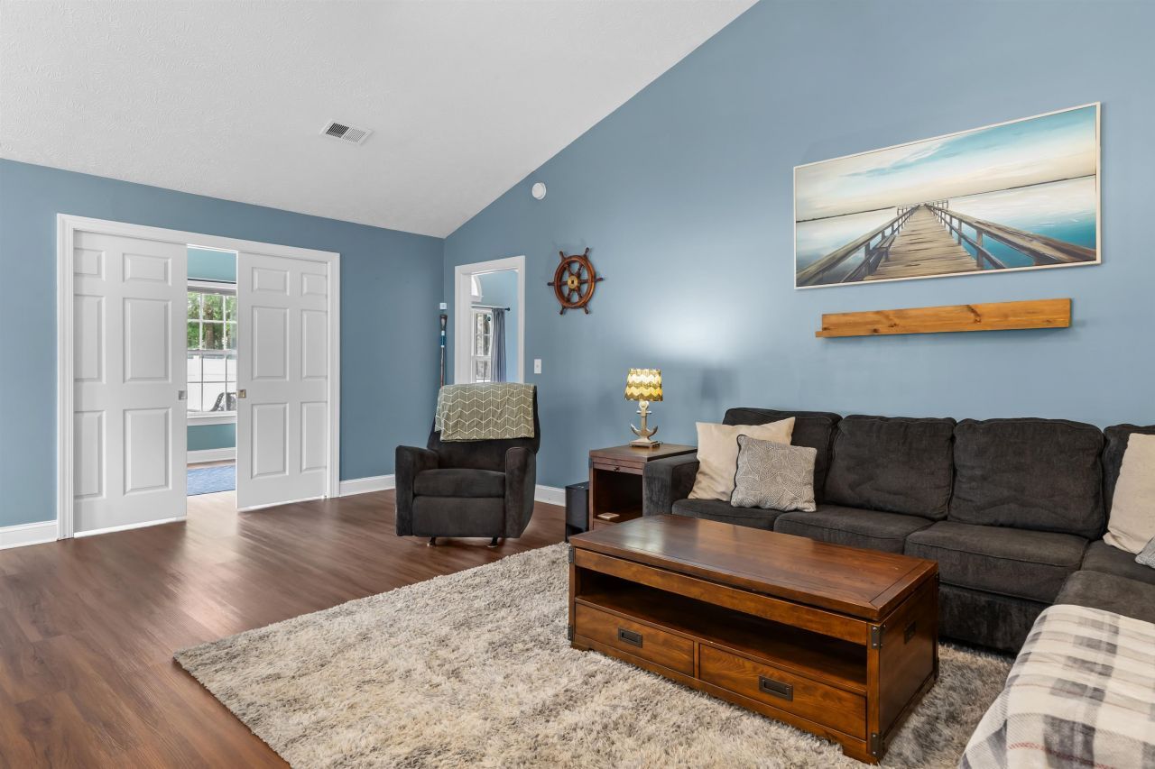 305 Duel Ct. Photo 6