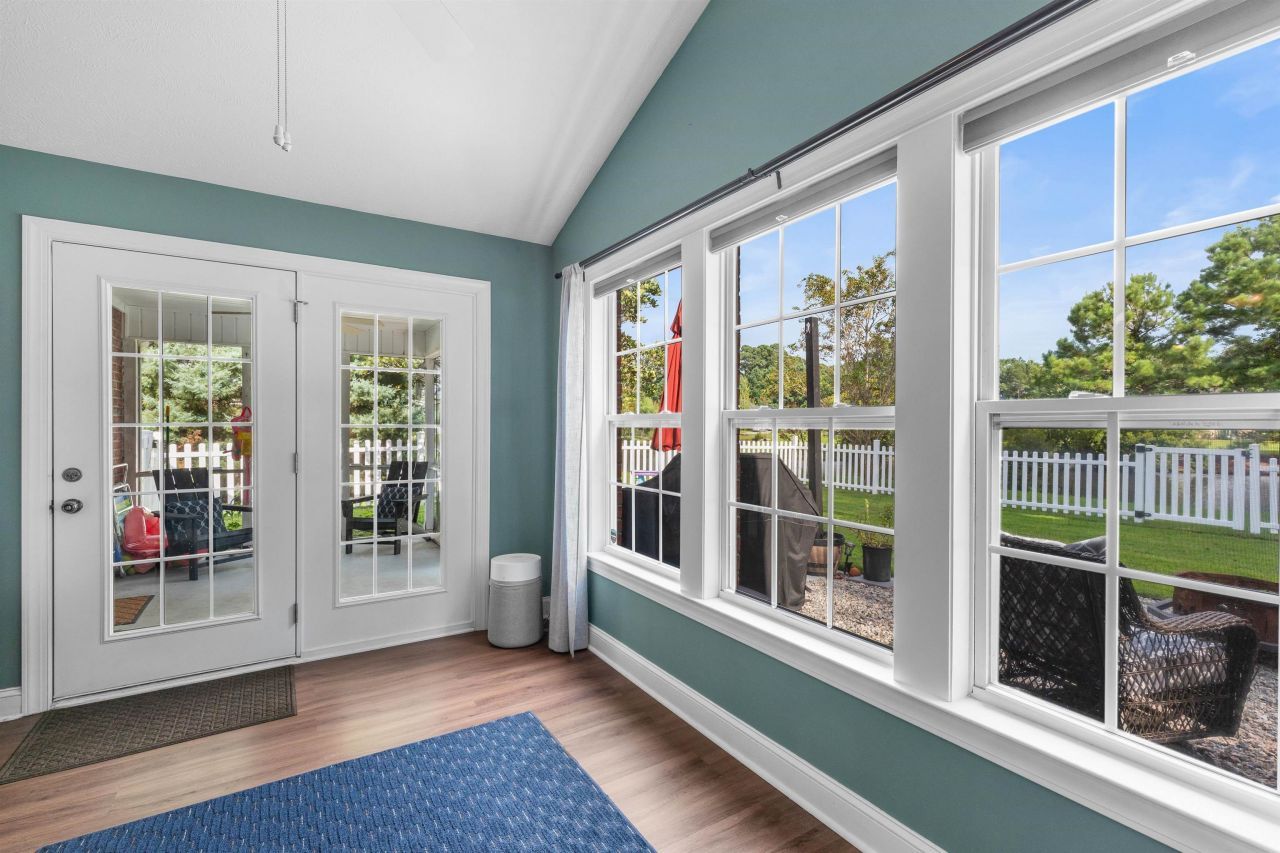 305 Duel Ct. Photo 9