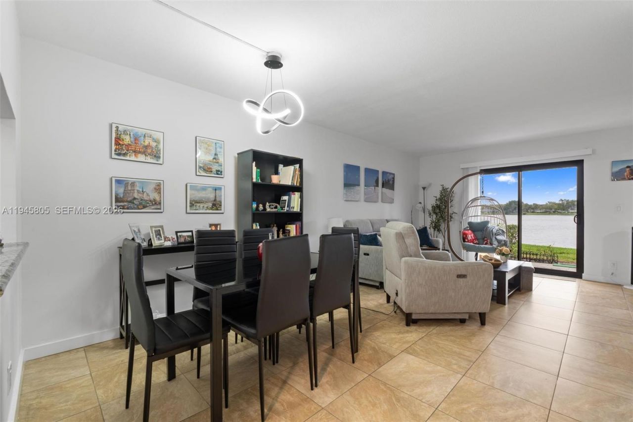 10005 S Winding Lake Rd, Unit 106, Sunrise, FL 33351 Photo