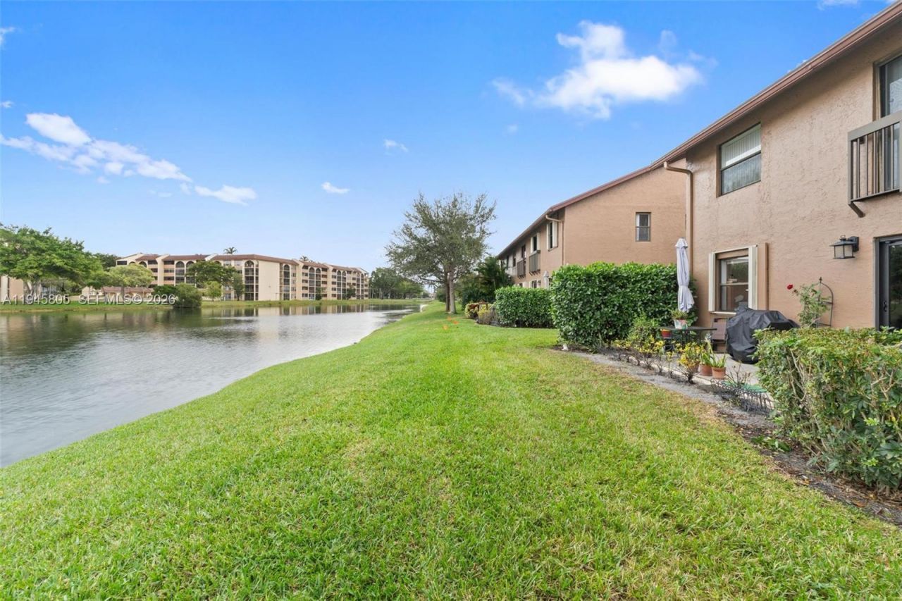 10005 S Winding Lake Rd, Unit 106, Sunrise, FL 33351 Photo