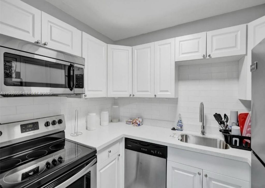 3970 NW 31st Ter, Lauderdale Lakes, FL 33309 Photo