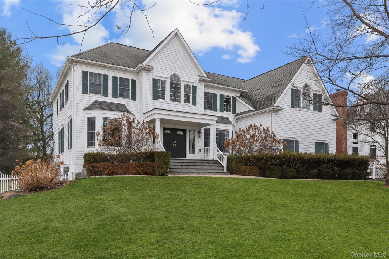 18 Shelley Lane, West Harrison, NY 10604 Main Photo