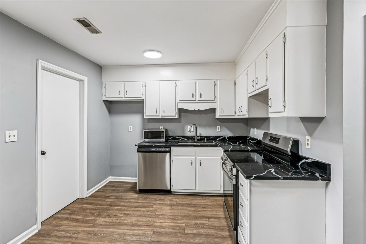 112 Kimeran Lane Photo 10