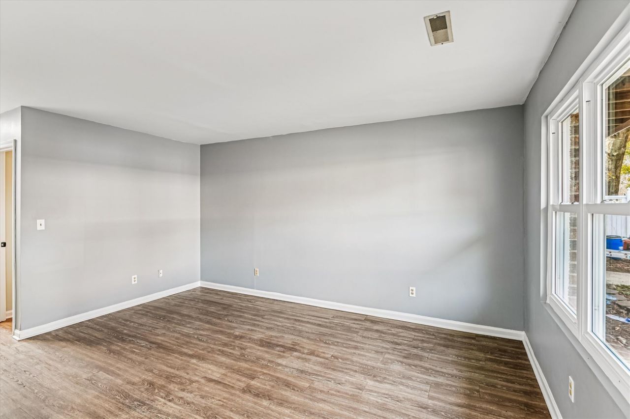 112 Kimeran Lane Photo 4