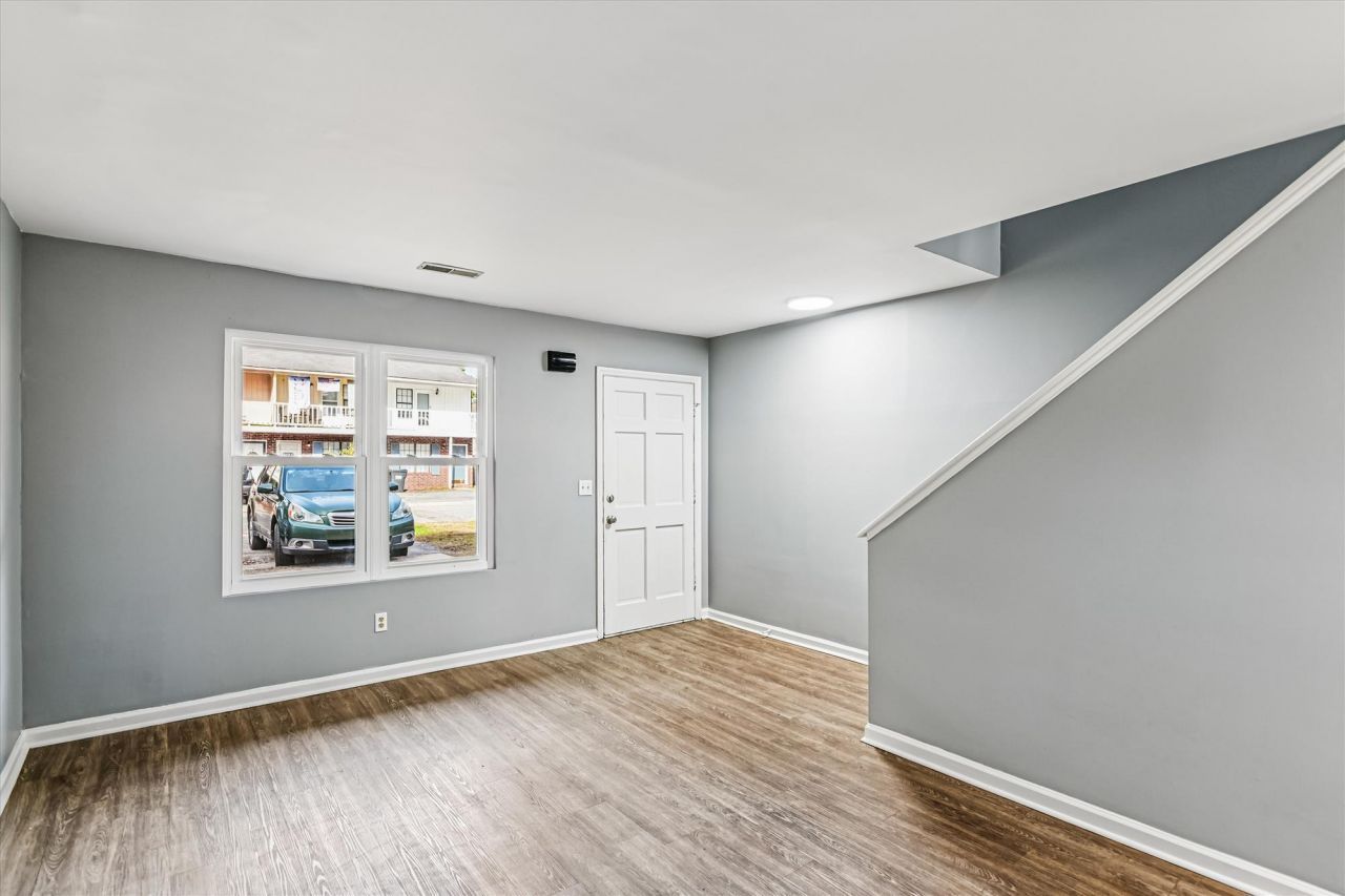 112 Kimeran Lane Photo 6