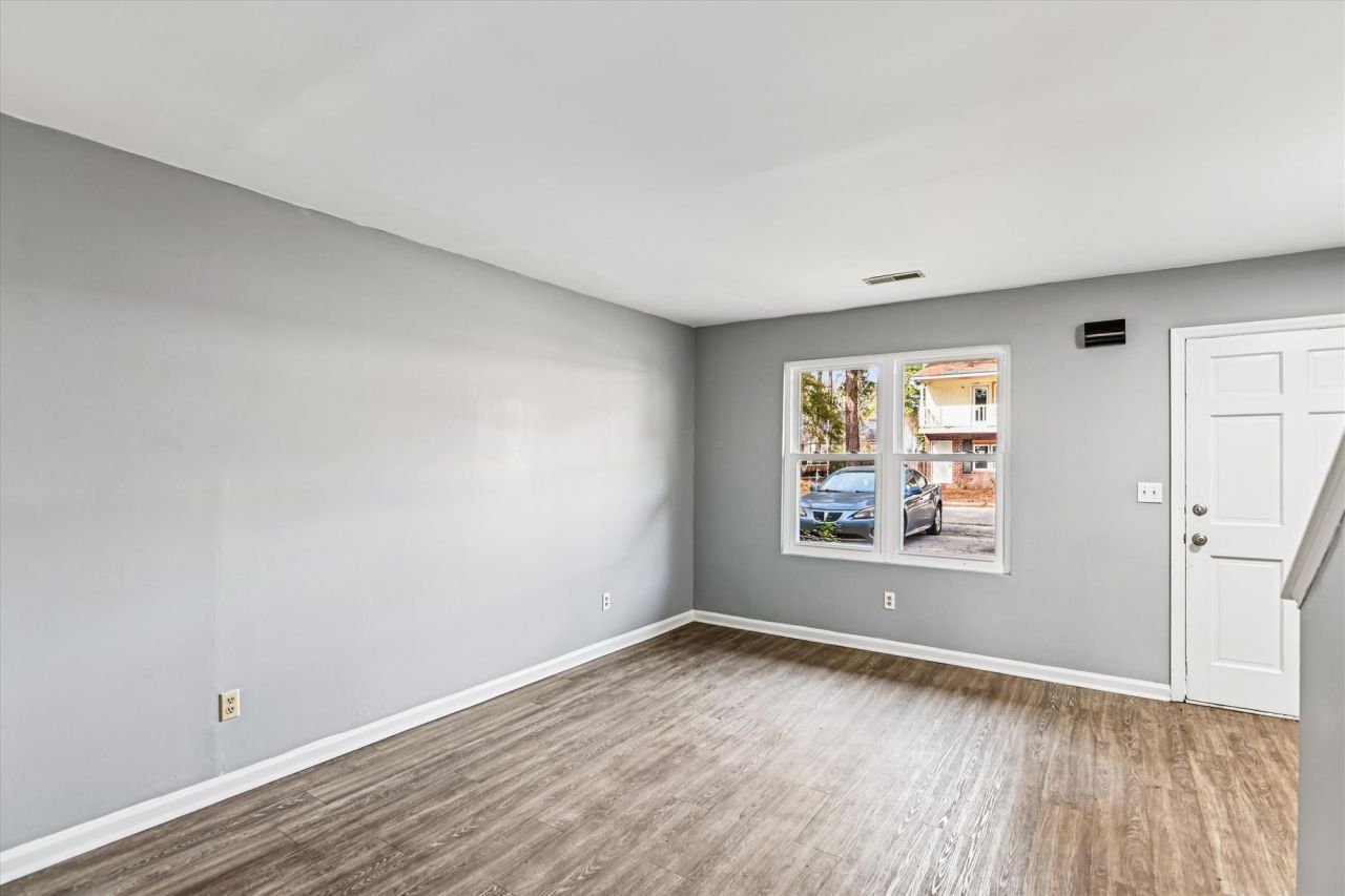 112 Kimeran Lane Photo 7