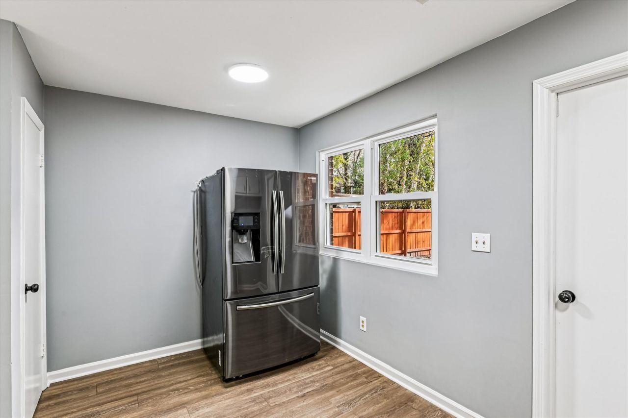 112 Kimeran Lane Photo 8