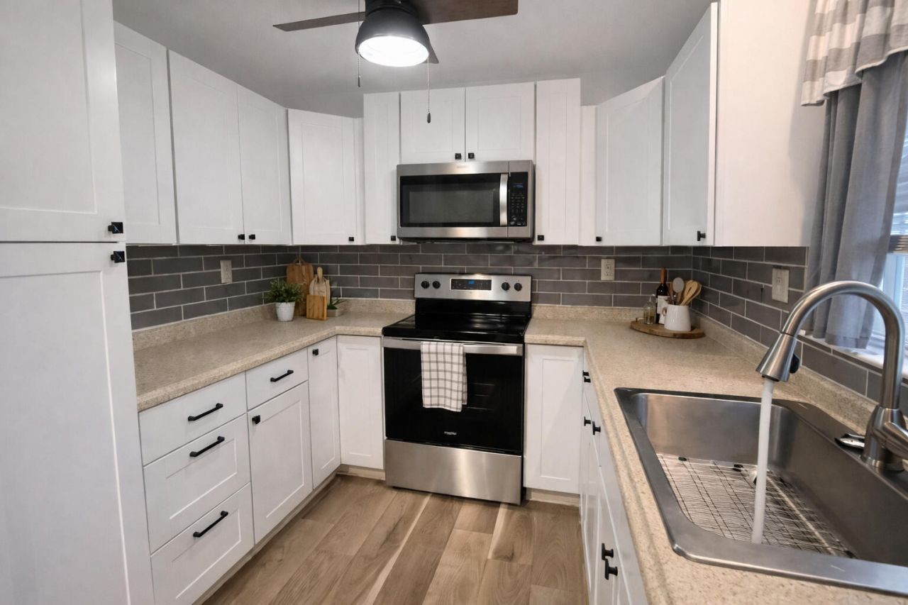 426 Clarine Drive Photo 11