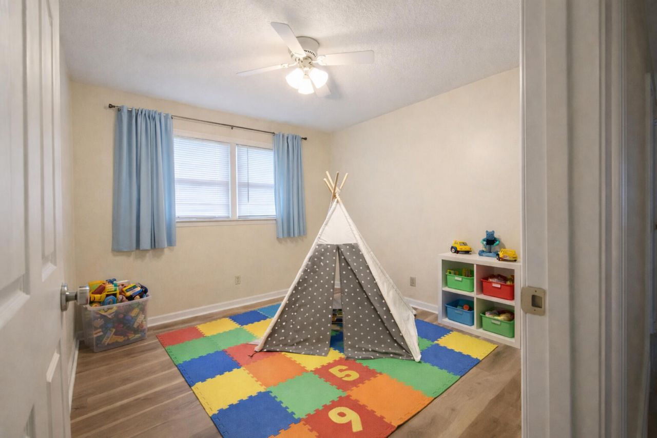 426 Clarine Drive Photo 14