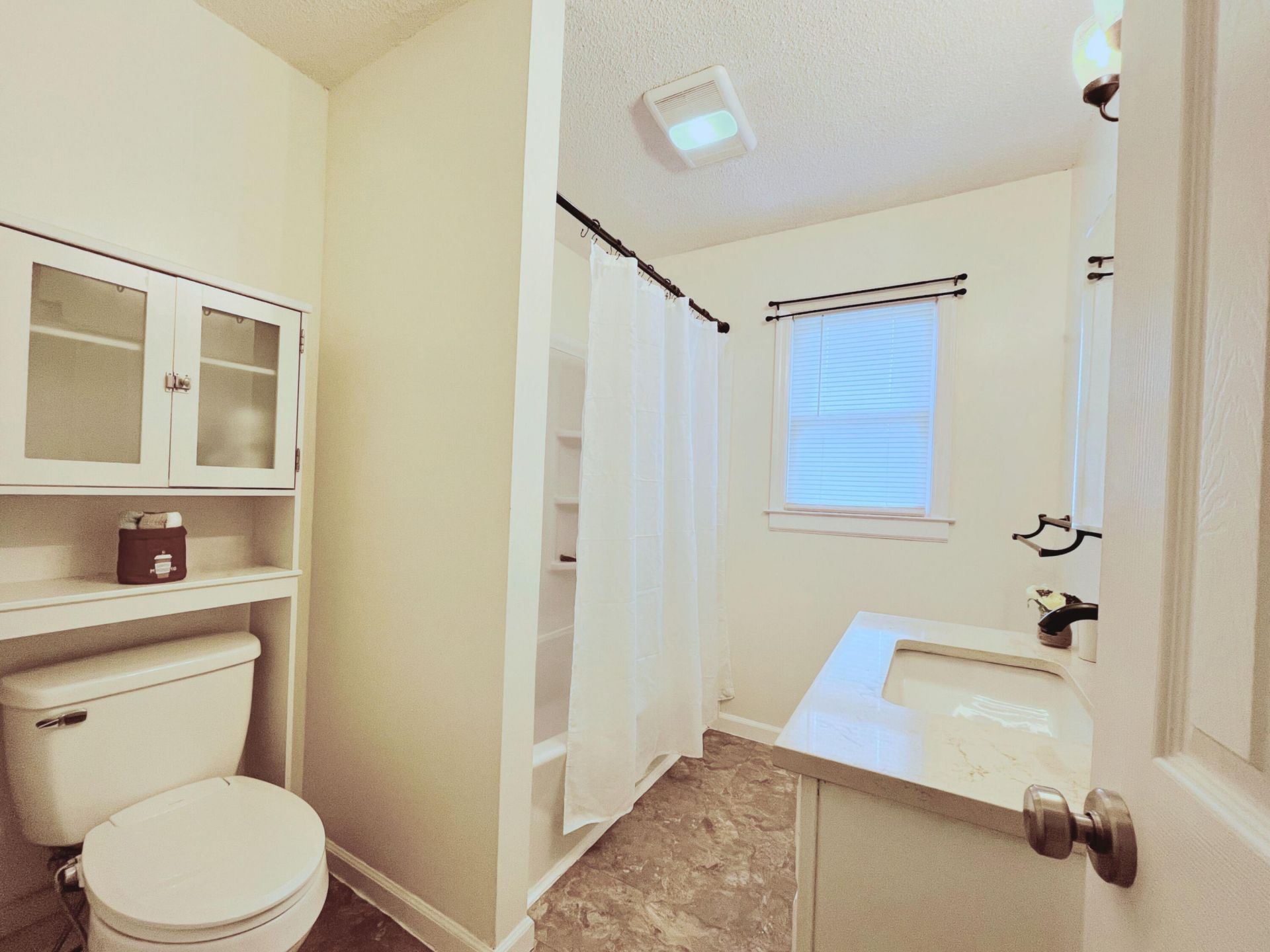 426 Clarine Drive Photo 17