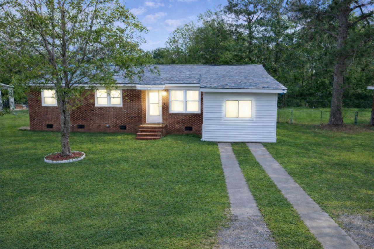 426 Clarine Drive Photo 2