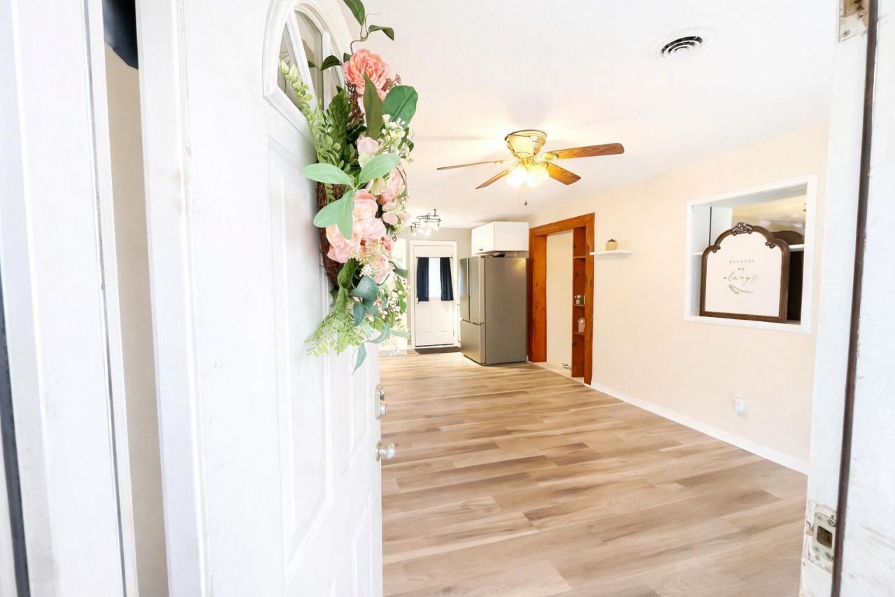 426 Clarine Drive Photo 5