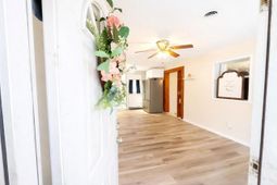 426 Clarine Drive photo 4