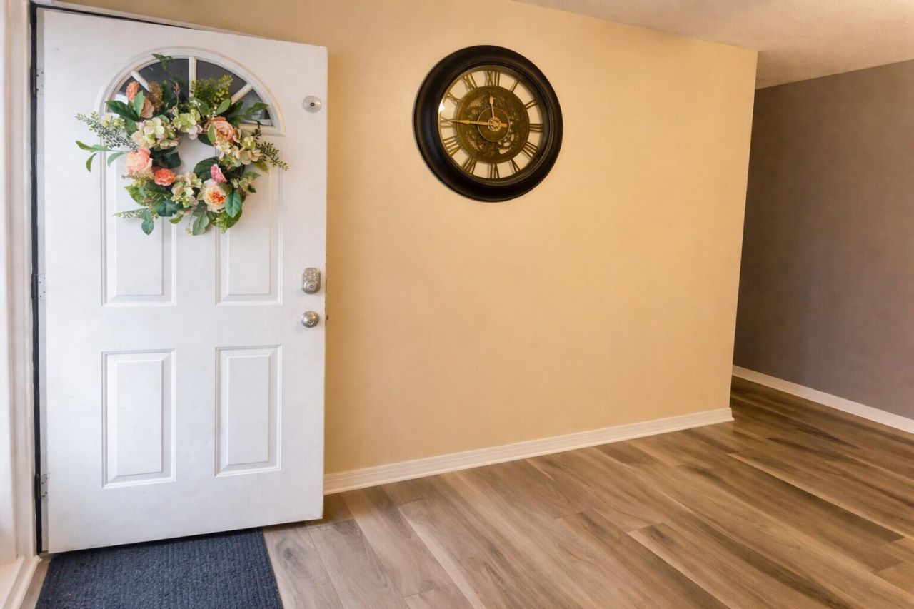 426 Clarine Drive Photo 6