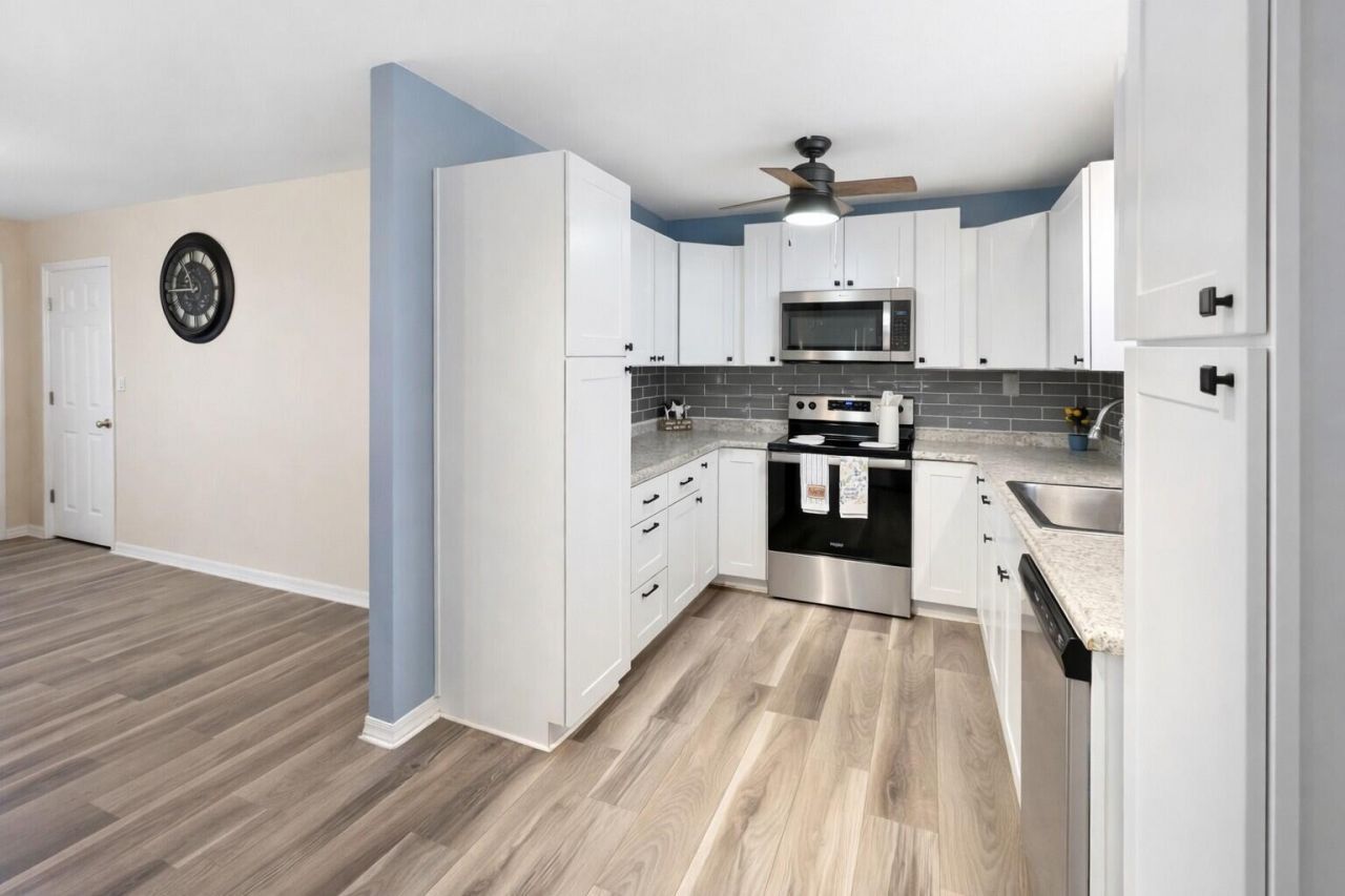 426 Clarine Drive Photo 9