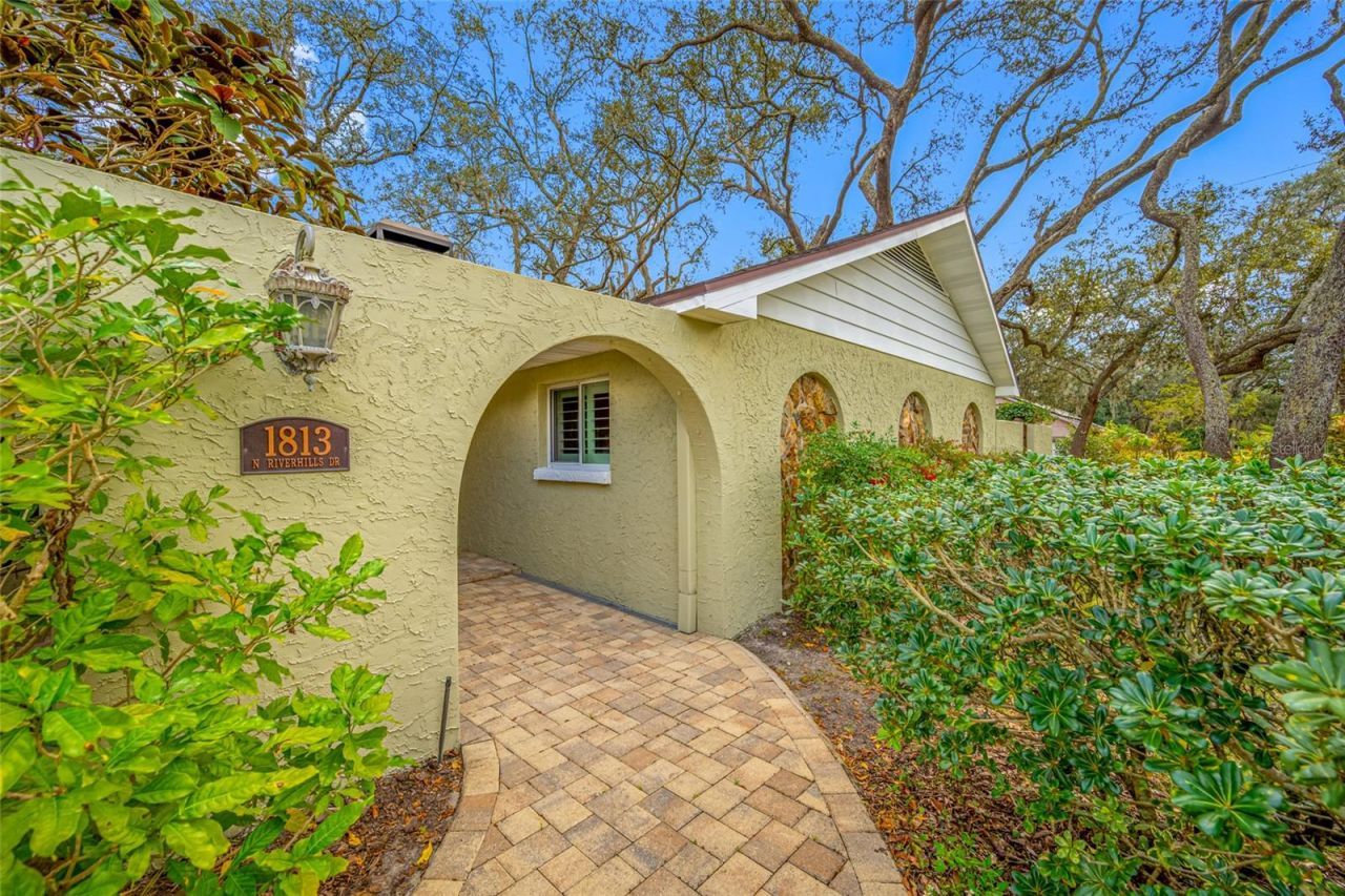 1813 N Riverhills Drive, Temple Terrace, FL 33617 Photo