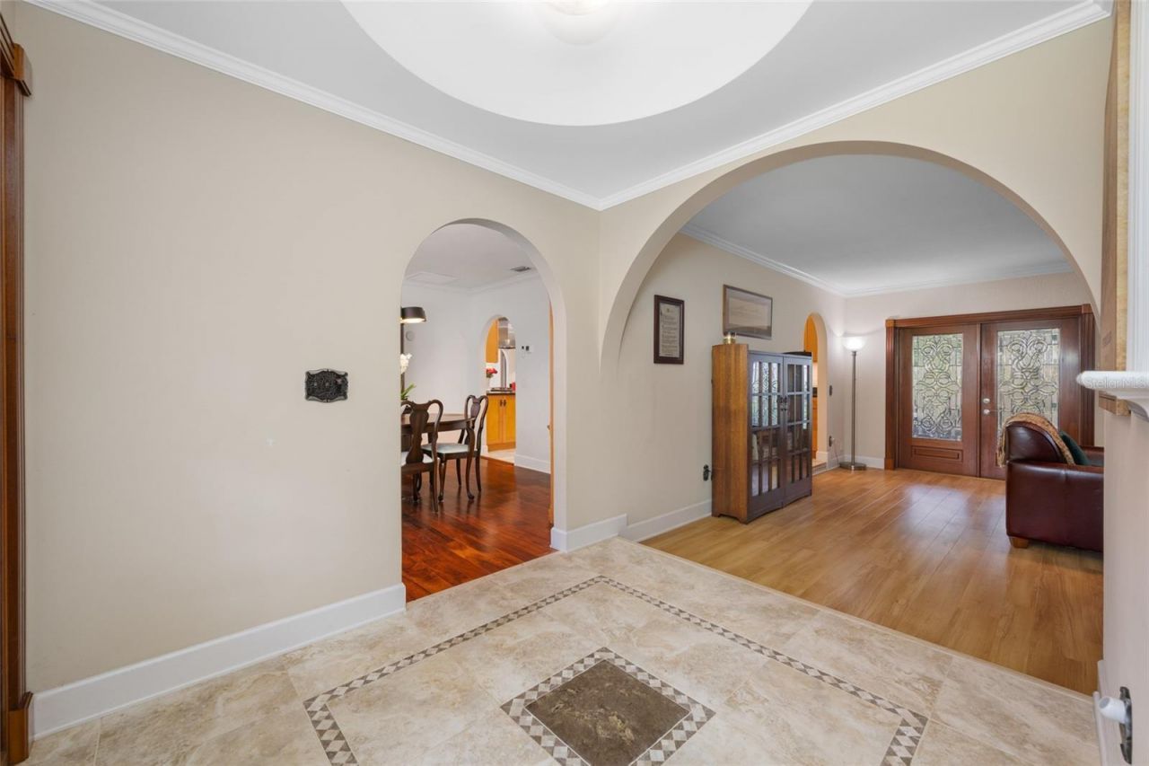 1813 N Riverhills Drive, Temple Terrace, FL 33617 Photo