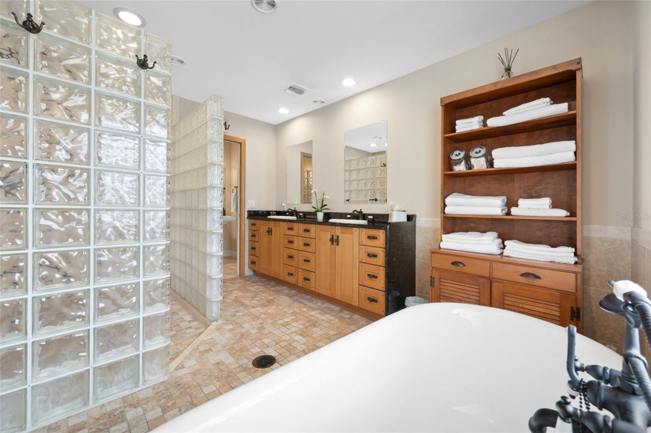 1813 N Riverhills Drive, Temple Terrace, FL 33617 Photo