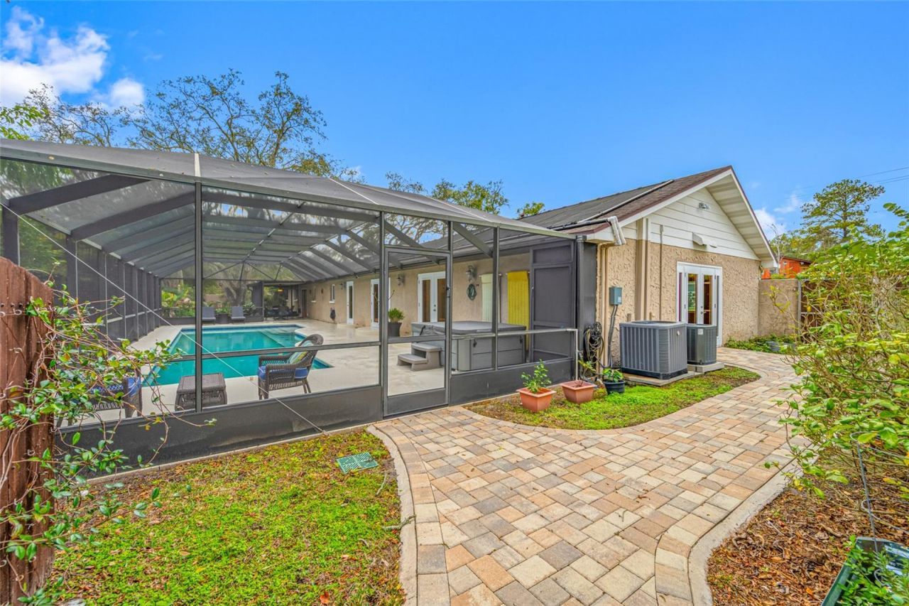 1813 N Riverhills Drive, Temple Terrace, FL 33617 Photo