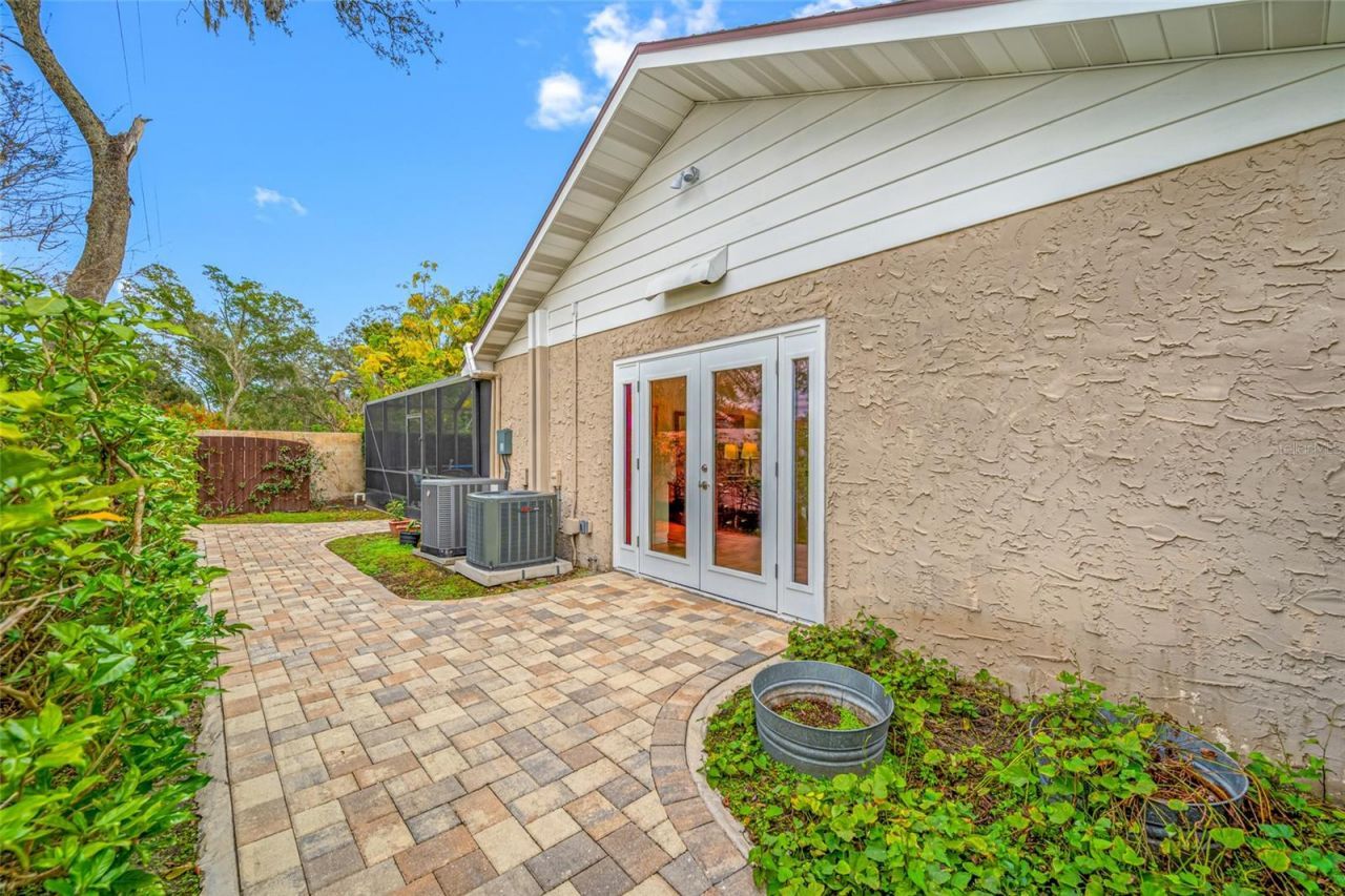 1813 N Riverhills Drive, Temple Terrace, FL 33617 Photo