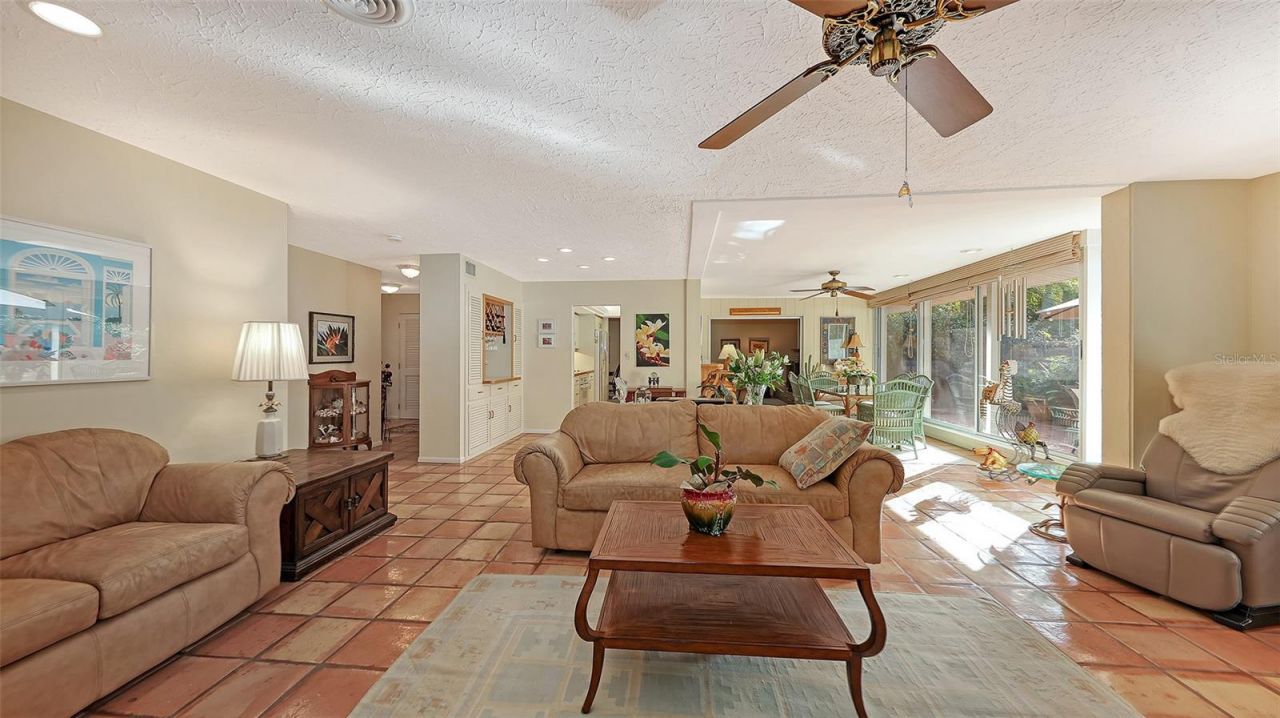 1672 Shoreland Drive, Sarasota, FL 34239 Photo