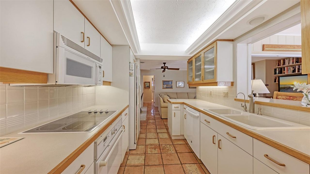 1672 Shoreland Drive, Sarasota, FL 34239 Photo