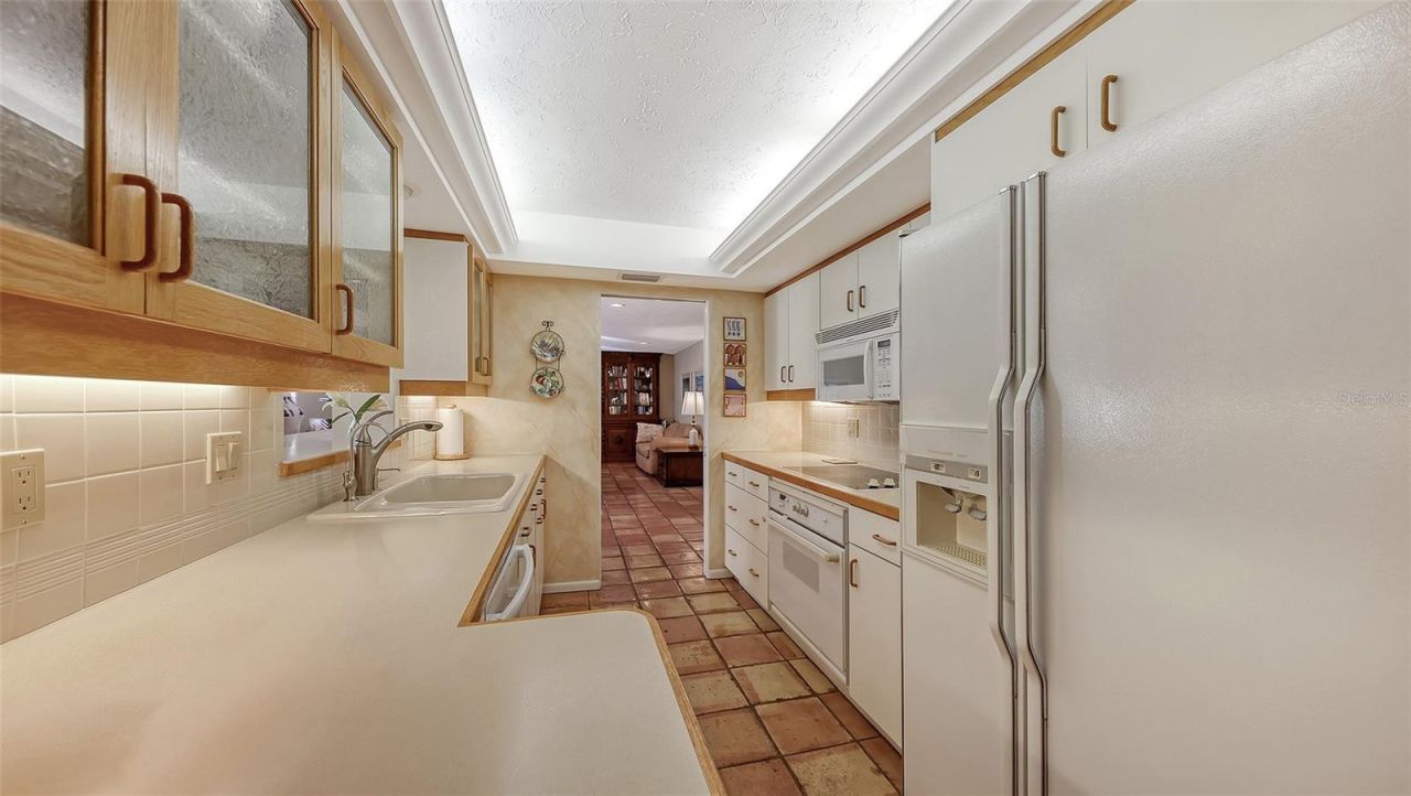 1672 Shoreland Drive, Sarasota, FL 34239 Photo