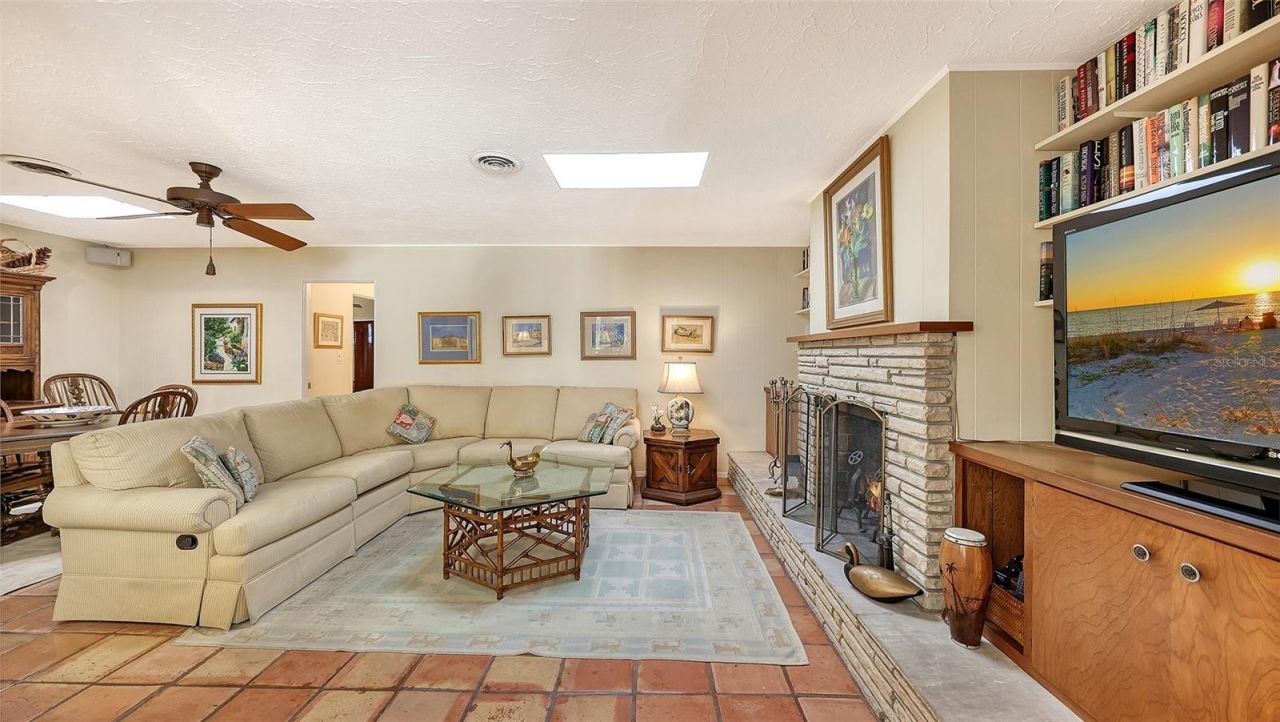 1672 Shoreland Drive, Sarasota, FL 34239 Photo