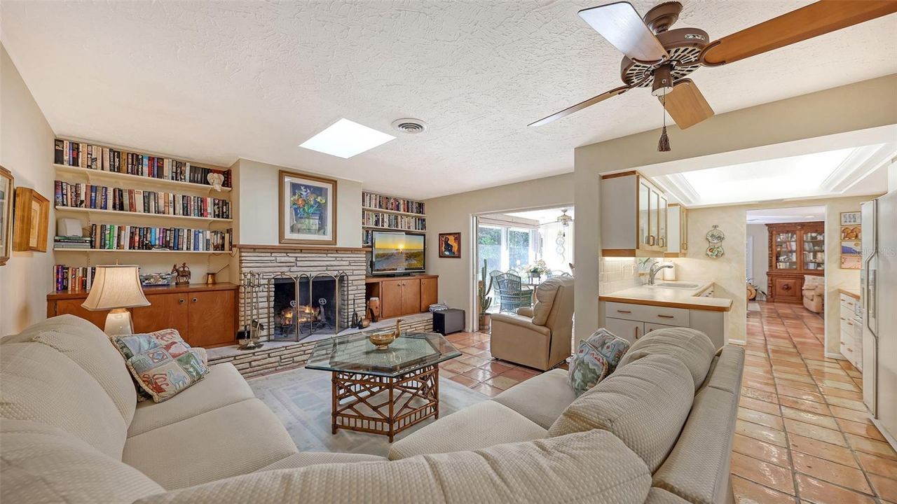 1672 Shoreland Drive, Sarasota, FL 34239 Photo