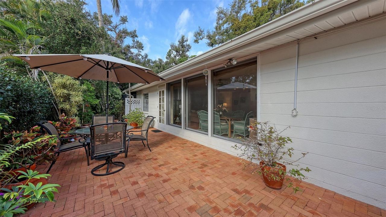 1672 Shoreland Drive, Sarasota, FL 34239 Photo