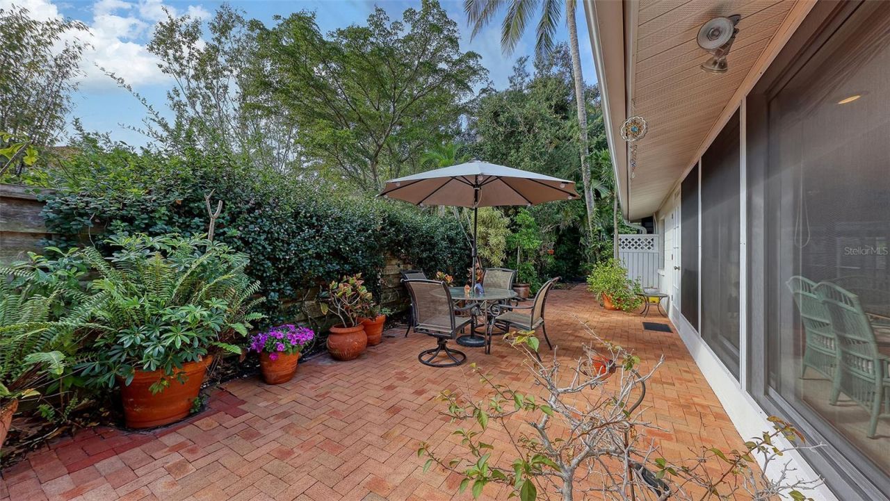 1672 Shoreland Drive, Sarasota, FL 34239 Photo