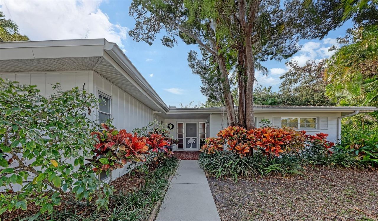 1672 Shoreland Drive, Sarasota, FL 34239 Photo